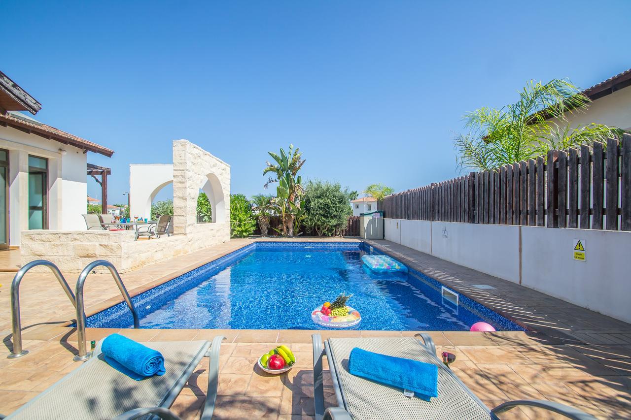 Rada'S Vacation Home ไอยานาปา ภายนอก รูปภาพ