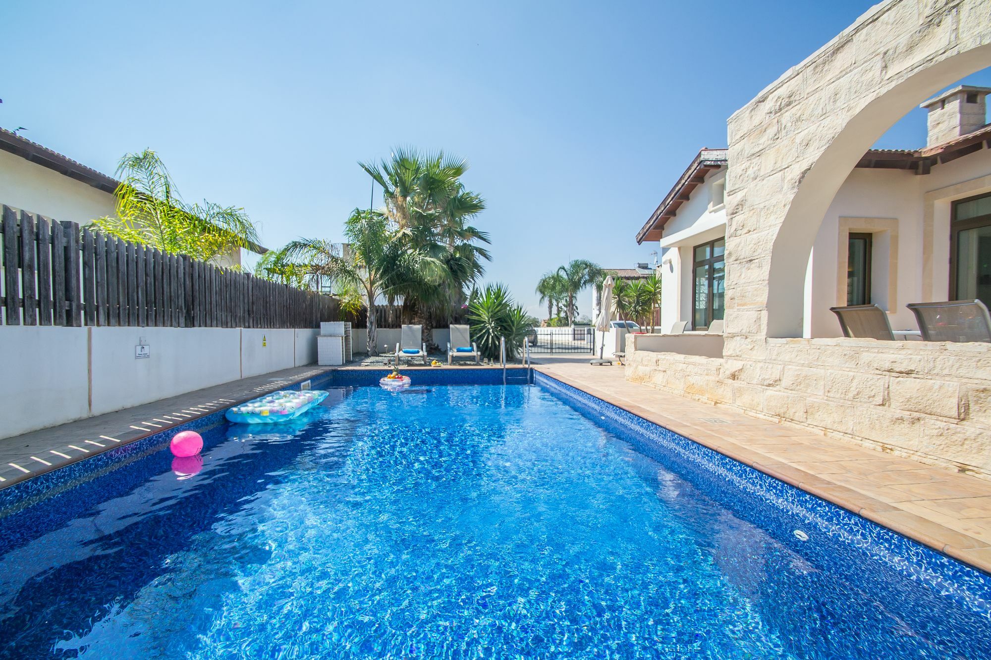 Rada'S Vacation Home ไอยานาปา ภายนอก รูปภาพ